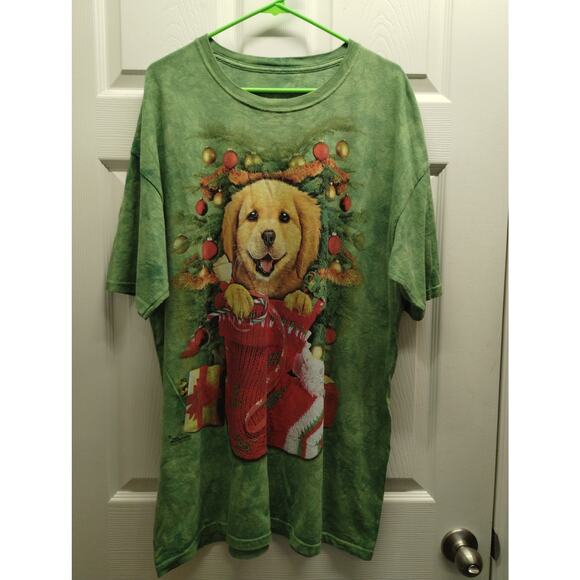The Mountain Men's Size XL Green Christmas Dog Stocking Tree Graphic T-Shirt - Picture 1 of 4